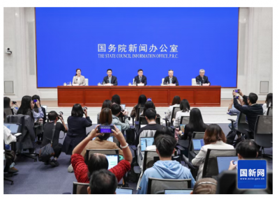 国务院新闻办公室今日举行 高质量完成十四五规划系列主题新闻发布会, 中国人民银行行长潘功胜,金融监管总局局长李云泽,中国证监会